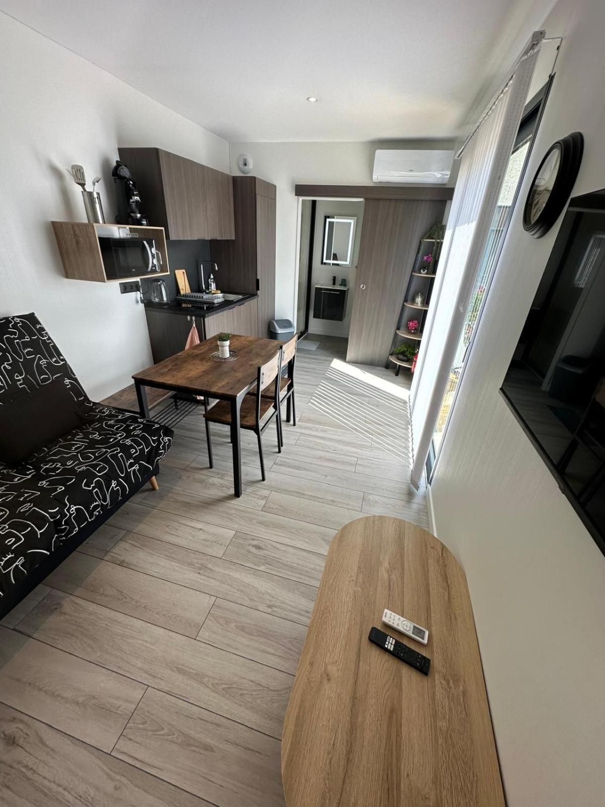 Velennes  Cottage Bungalow Le St Vel' מראה חיצוני תמונה